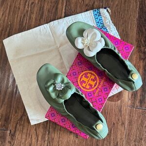 Like New!!! Tory Burch Flower Ballet size 8.5 RARE FIND!